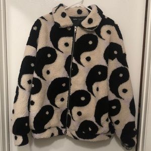Cute black & beige zip-up puffer jacket